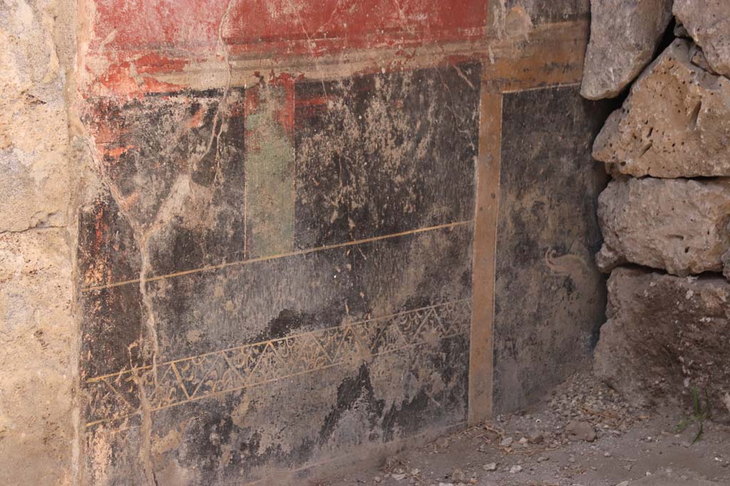 V.7.7 Pompeii. 2018. West wall of fauces with painted winged sphinx.
Photograph © Parco Archeologico di Pompei.
