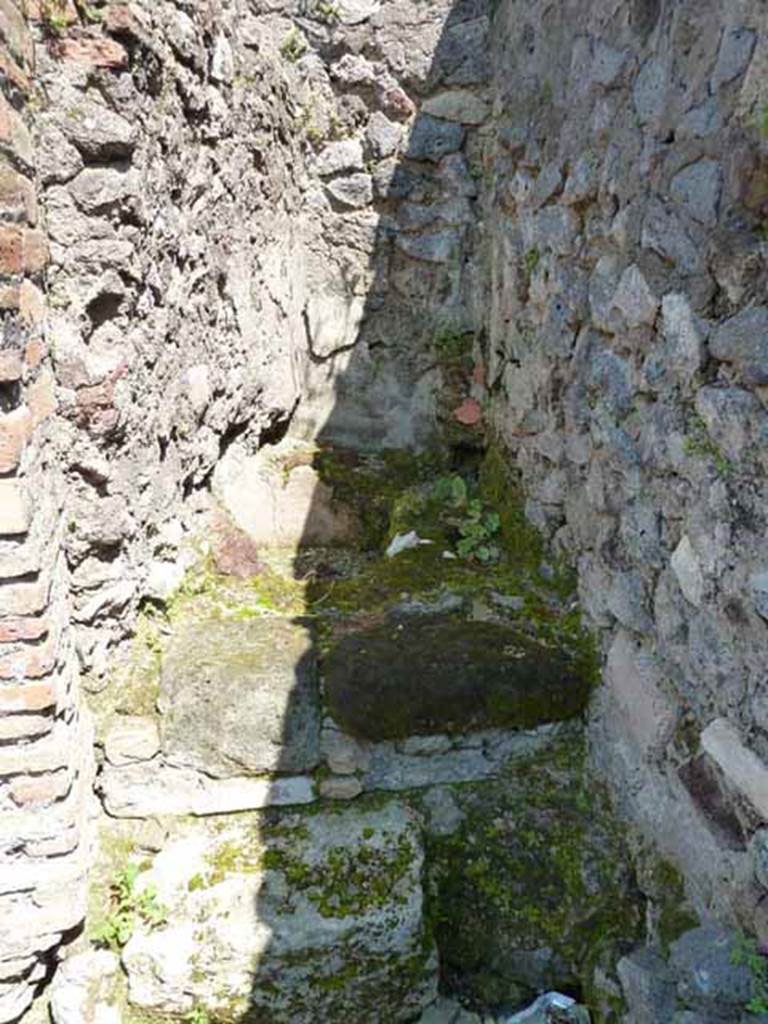 VI.1.18 Pompeii.  May 2010. Fusorium or cistern.