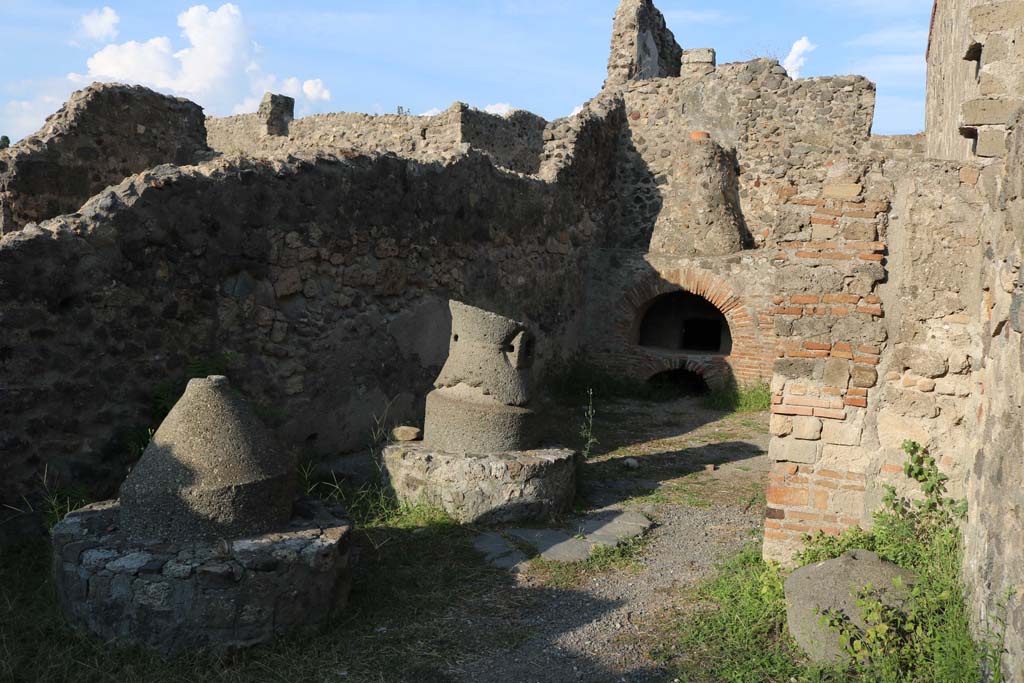 VI.2.6 Pompeii. December 2018. Looking east to 3 mills and oven. Photo courtesy of Aude Durand.