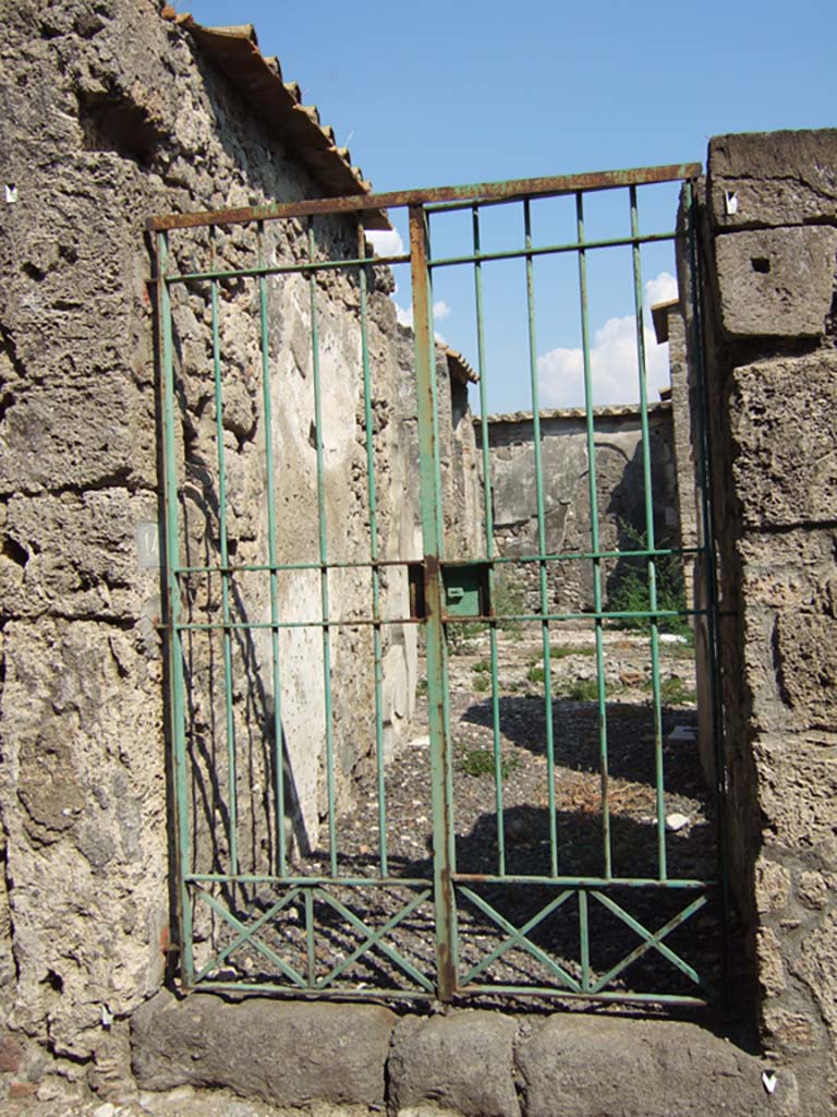 VI.2.14 Pompeii. September 2005. Entrance doorway.