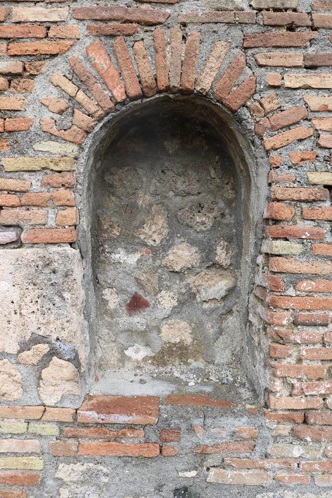 VI.3.10 Pompeii. December 2018. 
Lararium niche on east side of workshop. Photo courtesy of Aude Durand.
