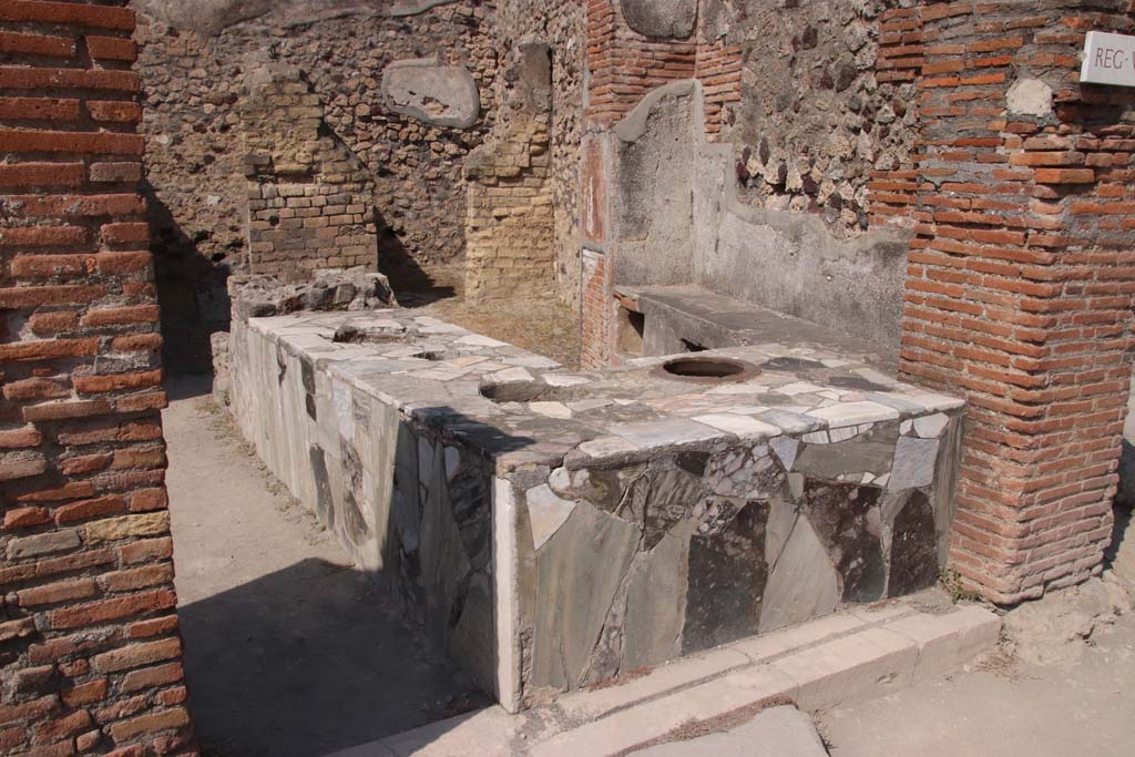 VI.3.20 Pompeii. September 2019. Looking north-east across counter towards rear rooms. Photo courtesy of Klaus Heese.

