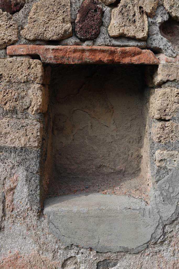 VI.3.20 Pompeii. December 2018. 
Niche in west wall of rear room. Photo courtesy of Aude Durand.
