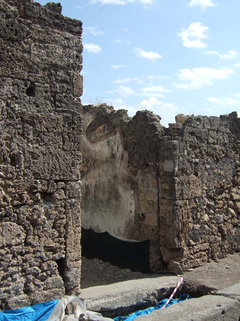 VI.5.5 Pompeii. September 2005. Entrance doorway.  