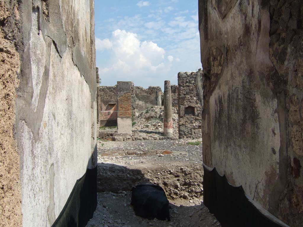 VI.5.5 Pompeii. September 2005. Entrance corridor, looking east to peristyle.  
Since 2005, this house has been re-examined, and limited excavations have taken place below the 79AD level.
See http://www.fastionline.org/micro_view.php?fst_cd=AIAC_141&curcol=main_column .
