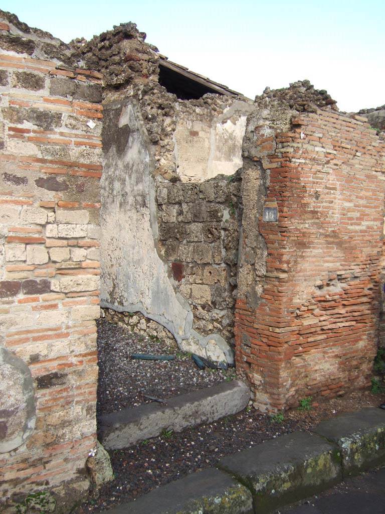 VI.5.16 Pompeii. December 2005. Entrance.