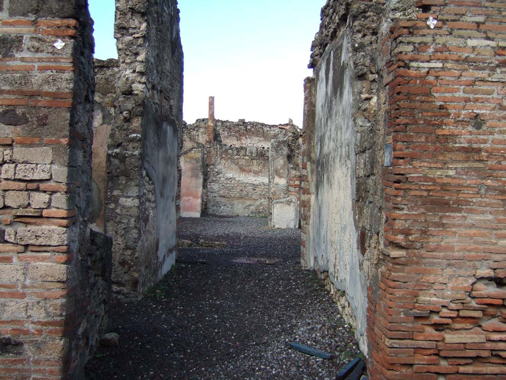 VI.5.16 Pompeii. December 2005. Fauces with cella ostiaria on west side.