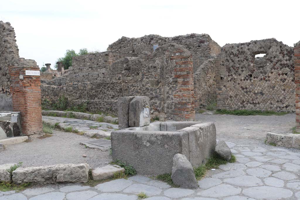 VI.6.17 Pompeii, on right. December 2018. 
Looking east to entrance doorway from Via Consolare at junction with Vicolo di Modesto, at fountain outside VI.3.30, on left.
Photo courtesy of Aude Durand.

