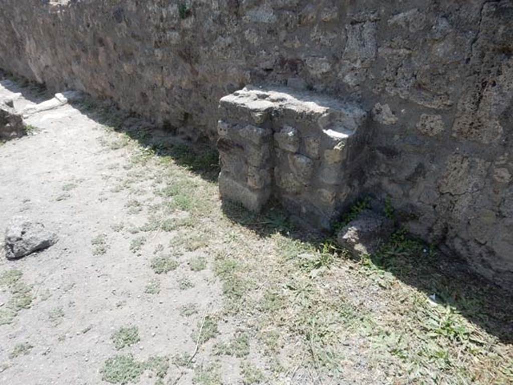 VI.6.17 Pompeii. May 2017. Structure against west wall of rear room. Photo courtesy of Buzz Ferebee.