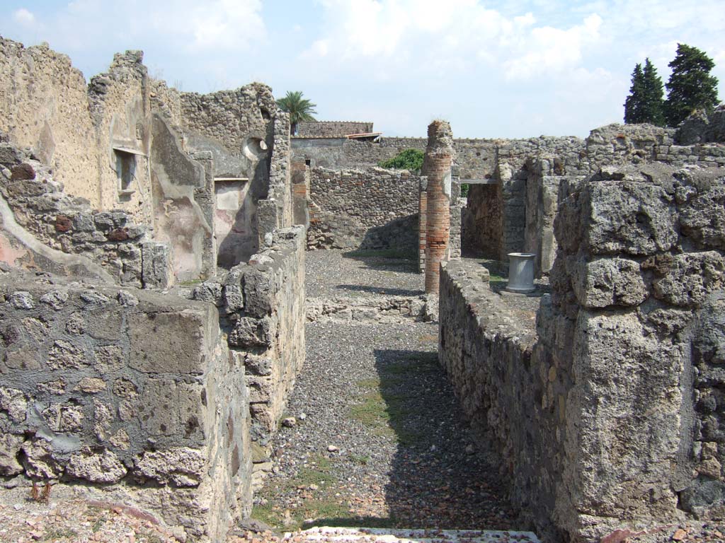 VI.7.3 Pompeii. September 2005. Entrance doorway, looking east.