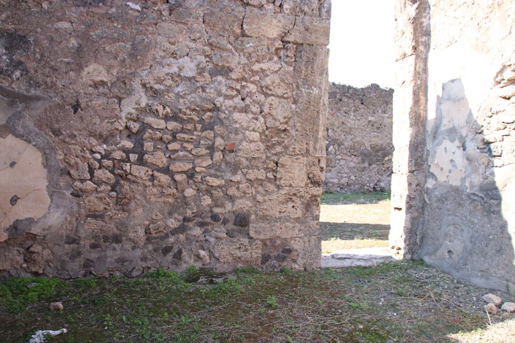 VI.7.8 Pompeii. October 2022. West wall of shop with doorway into VI.7.9. Photo courtesy of Klaus Heese.