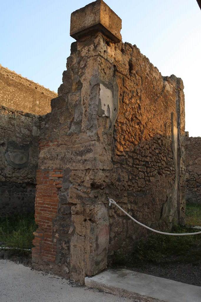 VI.7.8 Pompeii. December 2018. 
Pilaster between VI.7.8 and VI.7.9. Photo courtesy of Aude Durand.
