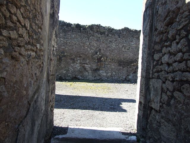 VI.7.9 Pompeii. October 2022. 
Looking west towards atrium along entrance corridor/fauces. Photo courtesy of Klaus Heese.
