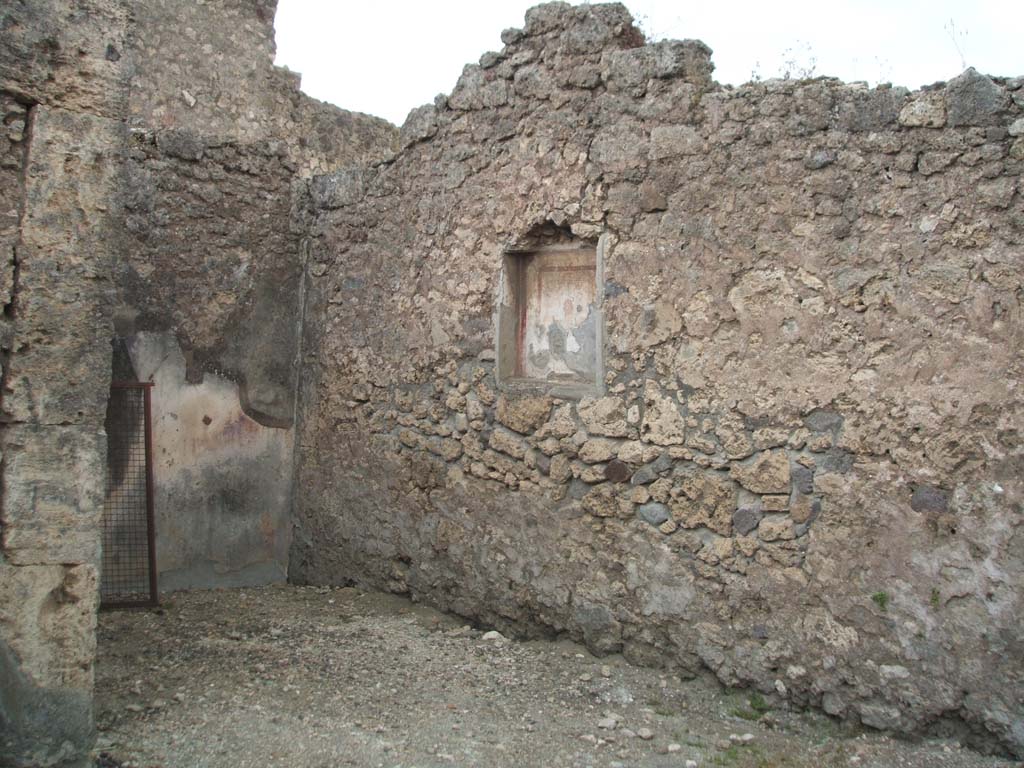 VI.7.9 Pompeii. December 2018. 
Looking towards west wall of south ala. Photo courtesy of Aude Durand.
