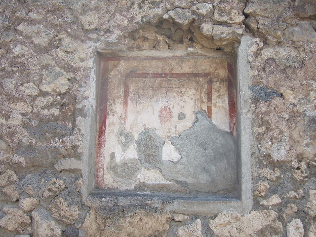 VI.7.9 Pompeii. December 2018. 
West wall in south ala, showing niche with painted head of the Gorgon. Photo courtesy of Aude Durand.
