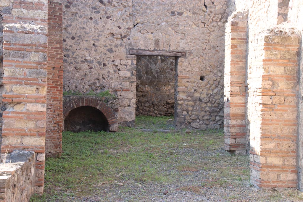 VI.7.15 Pompeii. October 2022. Looking west towards hearth in kitchen area against west wall. Photo courtesy of Klaus Heese.