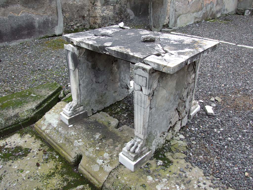 VI.7.19 Pompeii. December 2006. Marble table on west side of impluvium.