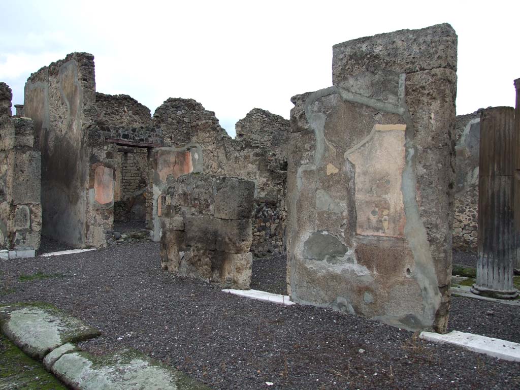 VI.7.20 Pompeii. October 2022. 
North-west corner of atrium, with doorway to corridor to rear, and north ala, in centre. Photo courtesy of Klaus Heese. 
