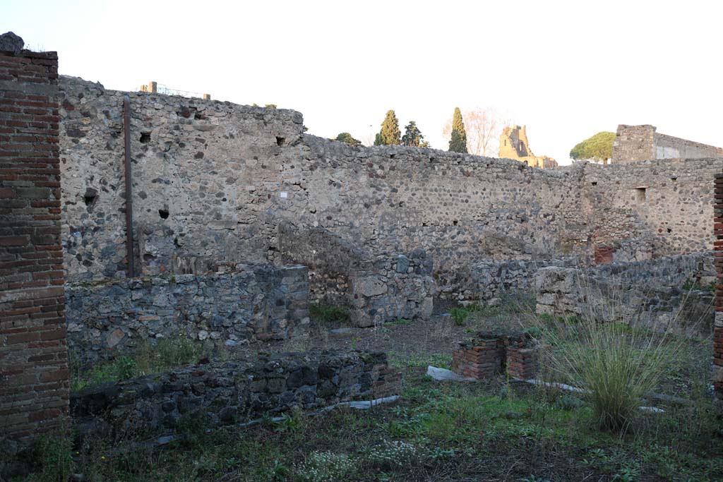 VI.7.22 Pompeii. December 2018. Looking east along north side. Photo courtesy of Aude Durand.