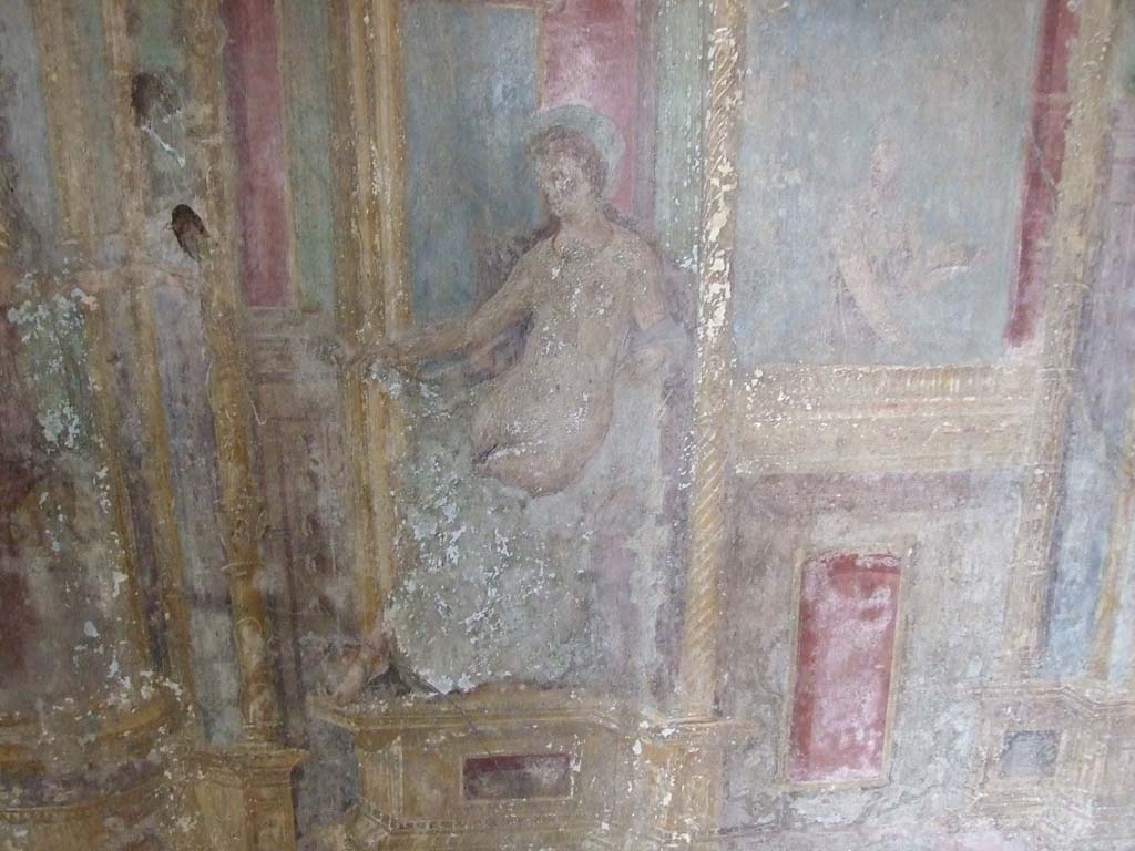 VI.7.23 Pompeii. December 2006. Cubiculum. West alcove, west wall.
According to Caso, this is the seated figure of Aphrodite with a female figure leaning from a balcony to the right.
According to E. Winsor Leach, Aphrodite is the intended bride for Phaeton but in this scene is being rejected by him.
See Caso L., in Rivista di Studi Pompeiani III, 1989, p. 112.

