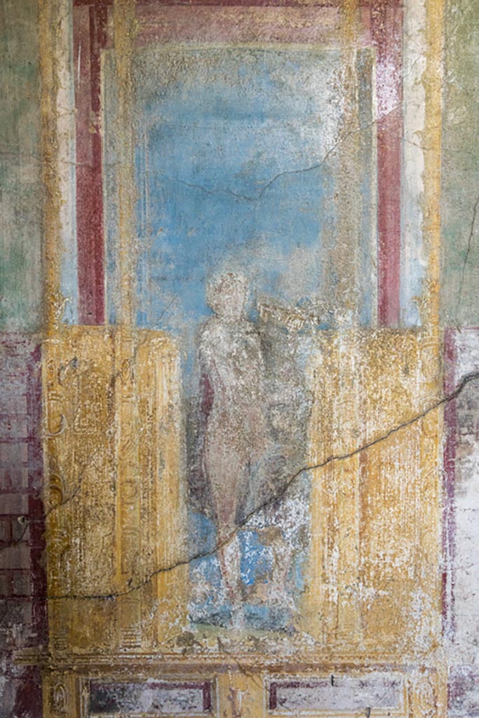 VI.7.23 Pompeii. October 2023. 
Cubiculum. North wall, detail of Apollo with cithara. Photo courtesy of Johannes Eber.
