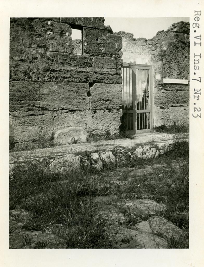 VI.7.23 Pompeii. Pre-1937-1939. Looking towards entrance doorway on west side of Via Mercurio.
Photo courtesy of American Academy in Rome, Photographic Archive.  Warsher collection no. 80.

