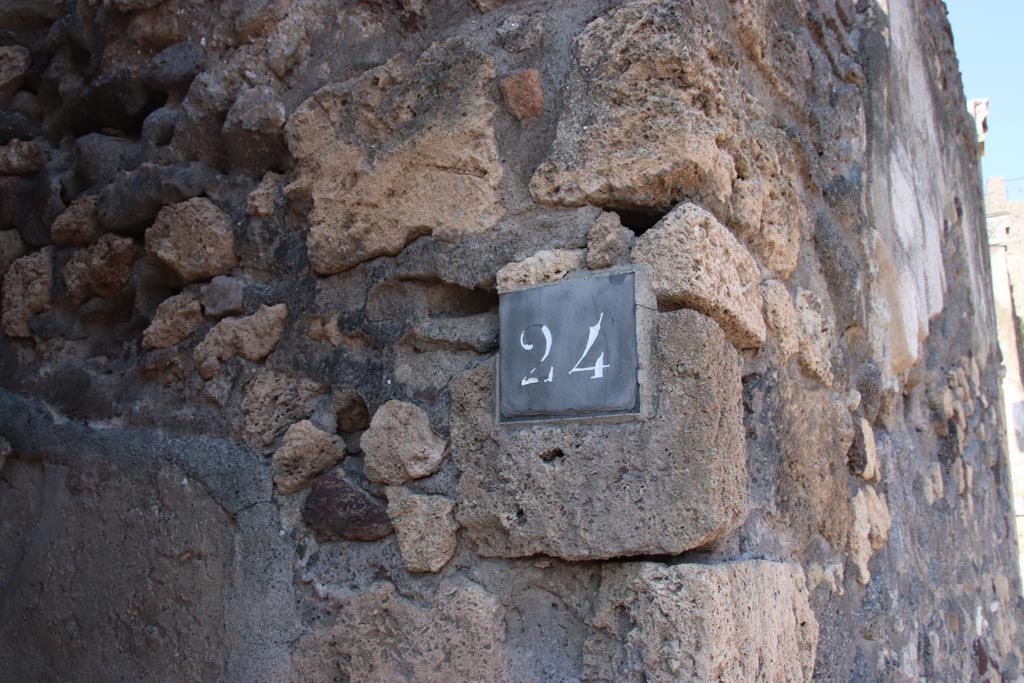 VI.7.24 Pompeii. October 2022. Identification number set into north wall. Photo courtesy of Klaus Heese. 
