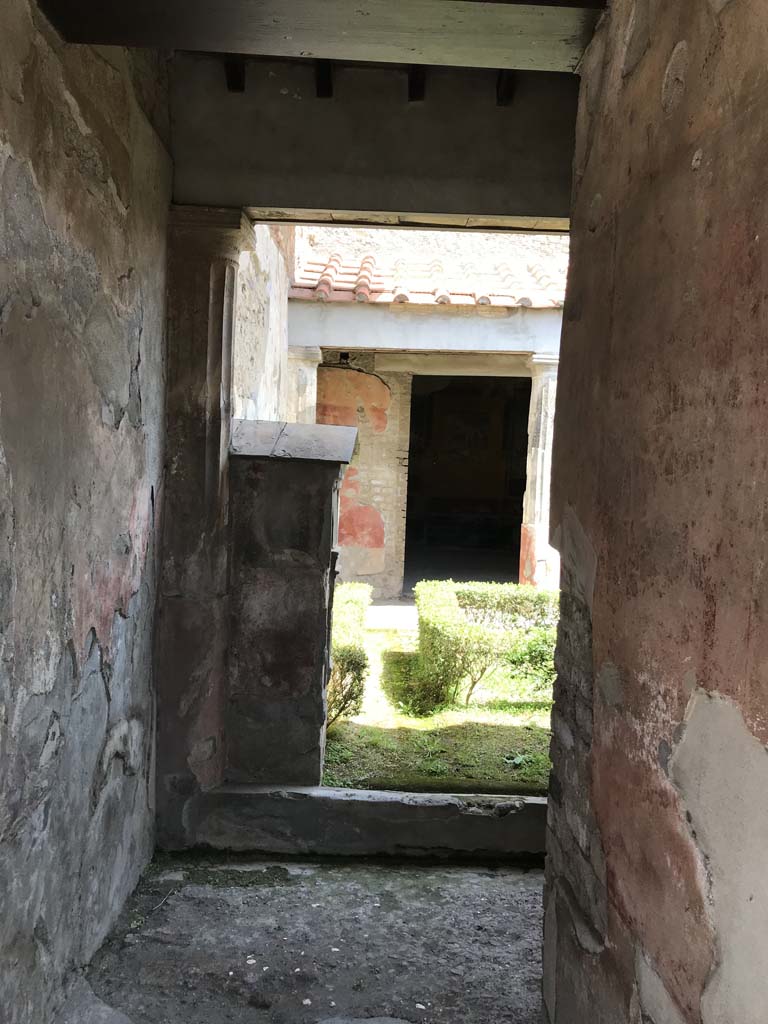 VI.8.3 Pompeii. April 2019. Looking east along entrance corridor towards peristyle garden.
Photo courtesy of Rick Bauer.
