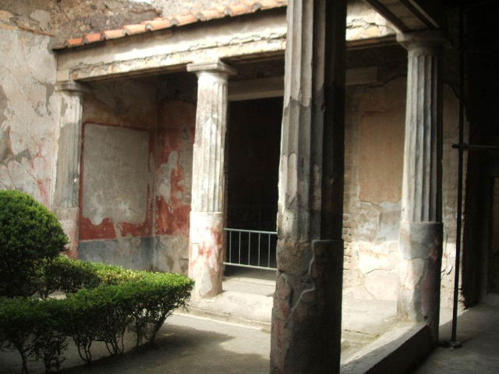 VI.8.3 Pompeii. May 2005. Room 11, looking north-east across peristyle.