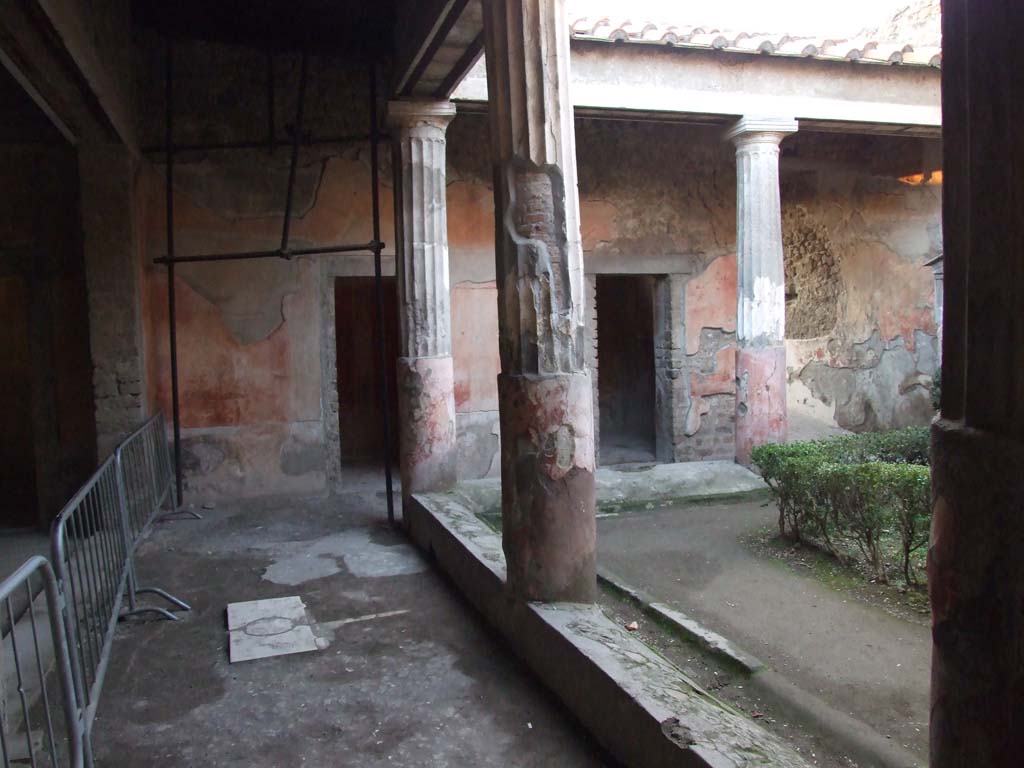 VI.8.3/5 Pompeii. December 2006. Looking west towards west wall, across south side of peristyle.