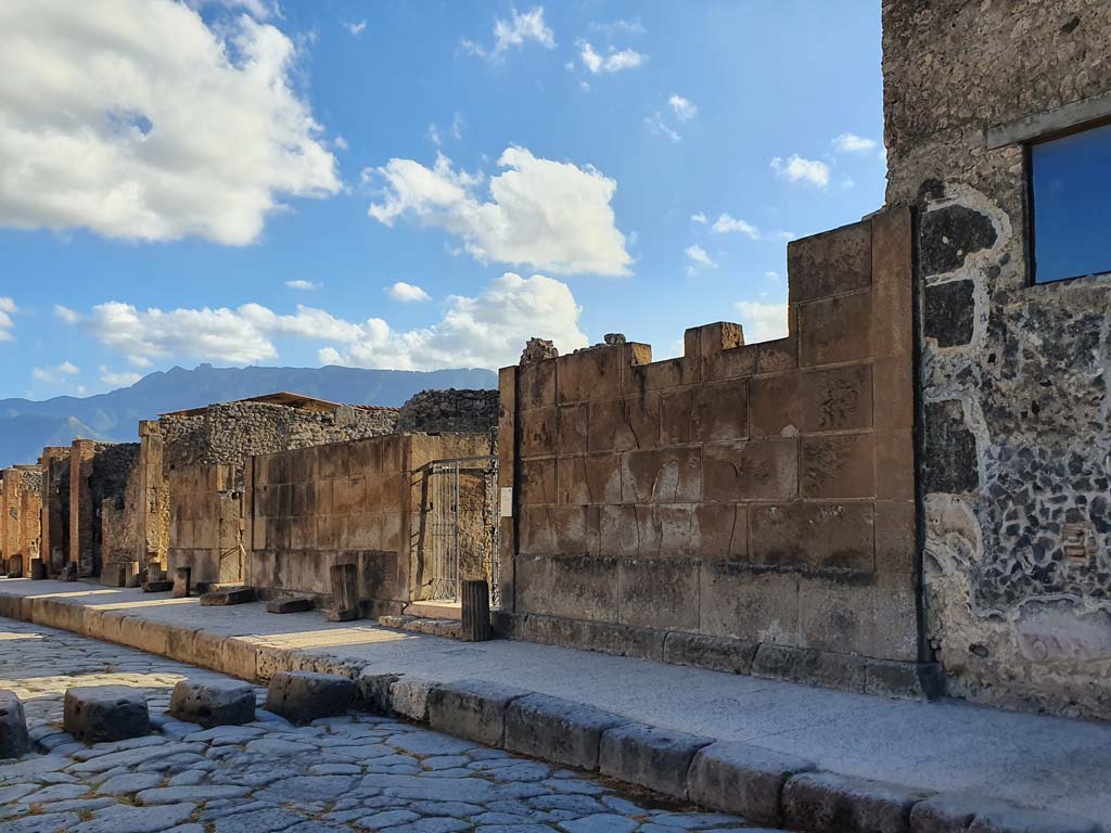 VI.8.22 Pompeii, in centre. September 2019. Entrance doorway on west side of Via di Mercurio.
Foto Annette Haug, ERC Grant 681269 DÉCOR.

