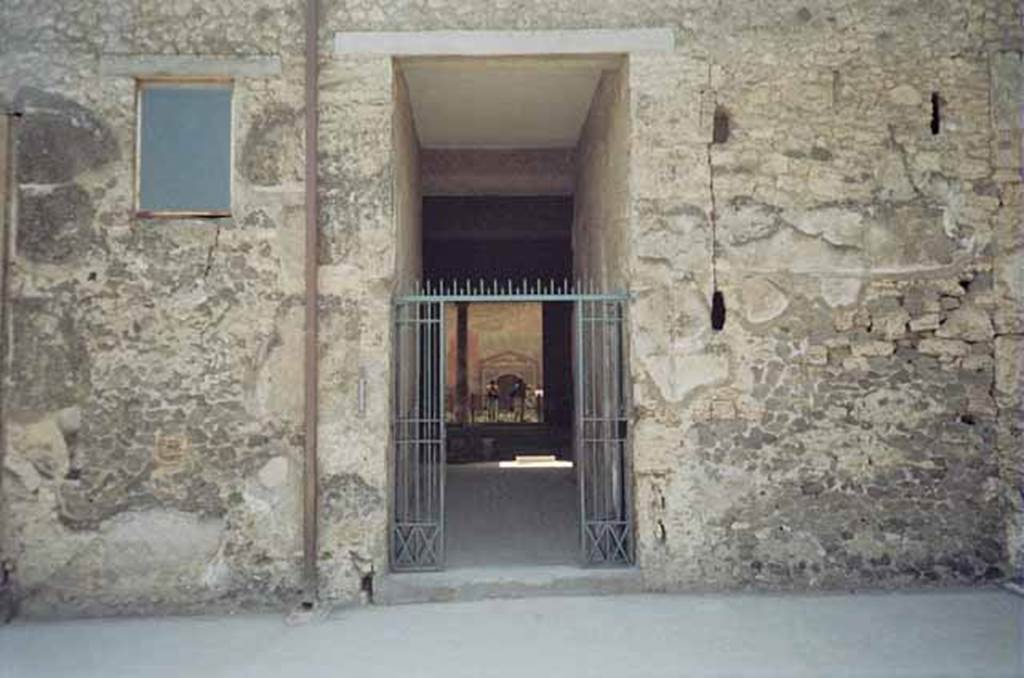 VI.8.23 Pompeii. May 2010. Entrance on Via di Mercurio.