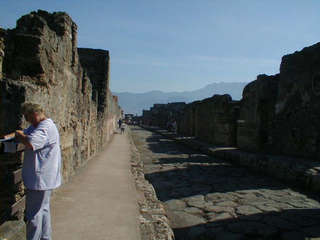 VI.9.1 Pompeii, on left. September 2004. Via di Mercurio from its northern limit – looking south.
