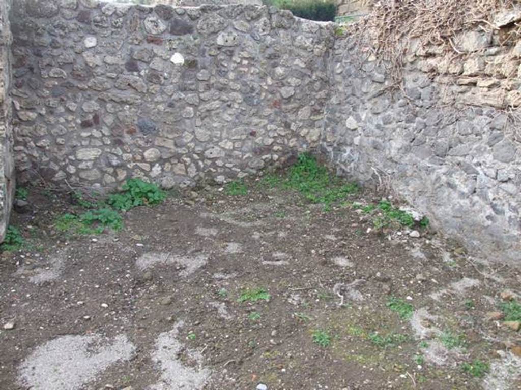 VI.9.1 Pompeii. December 2007. Room 13, looking west across kitchen.The oven or hearth would have been against the north wall, on the right. In the north-west corner, next to the oven, would have been the latrine. Against the south wall, on the left, would have been the stairs to the upper rooms.
See Cronache Pompeiane, IV, 1978, for article by Packer, J: Inns at Pompeii: a short survey (p.24-30)
