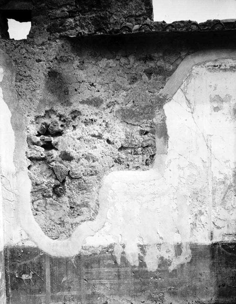 VI.9.6 Pompeii. W.823. Room 14, east wall.
Photo by Tatiana Warscher. Photo © Deutsches Archäologisches Institut, Abteilung Rom, Arkiv. 
