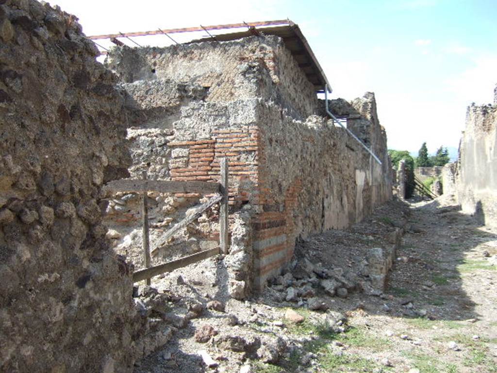 VI.9.8 Pompeii. September 2005. Looking north on Vicolo del Fauno, towards rear entrance.