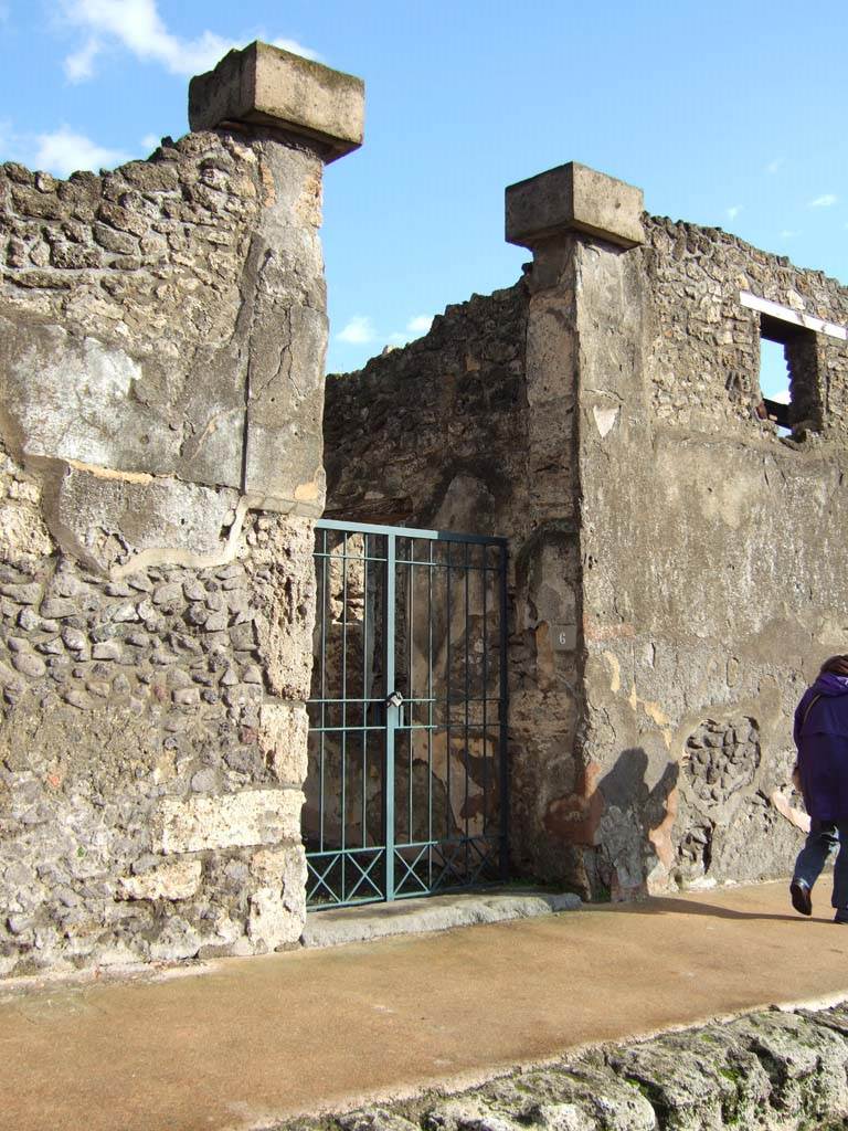 VI.10.6 Pompeii. December 2005. Entrance doorway.