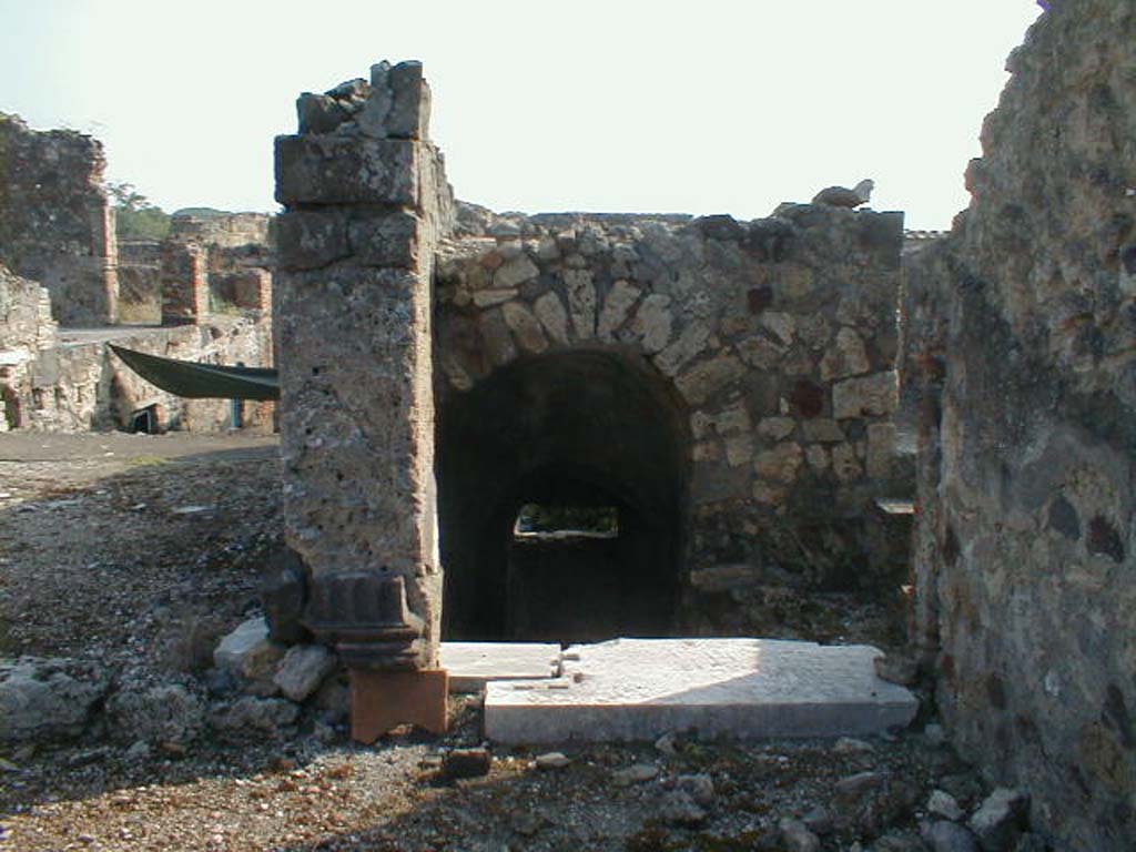 VI.10.7 Pompeii. September 2004. Room 12, stairs to upper portico level, on right, and lower level and garden, in centre.