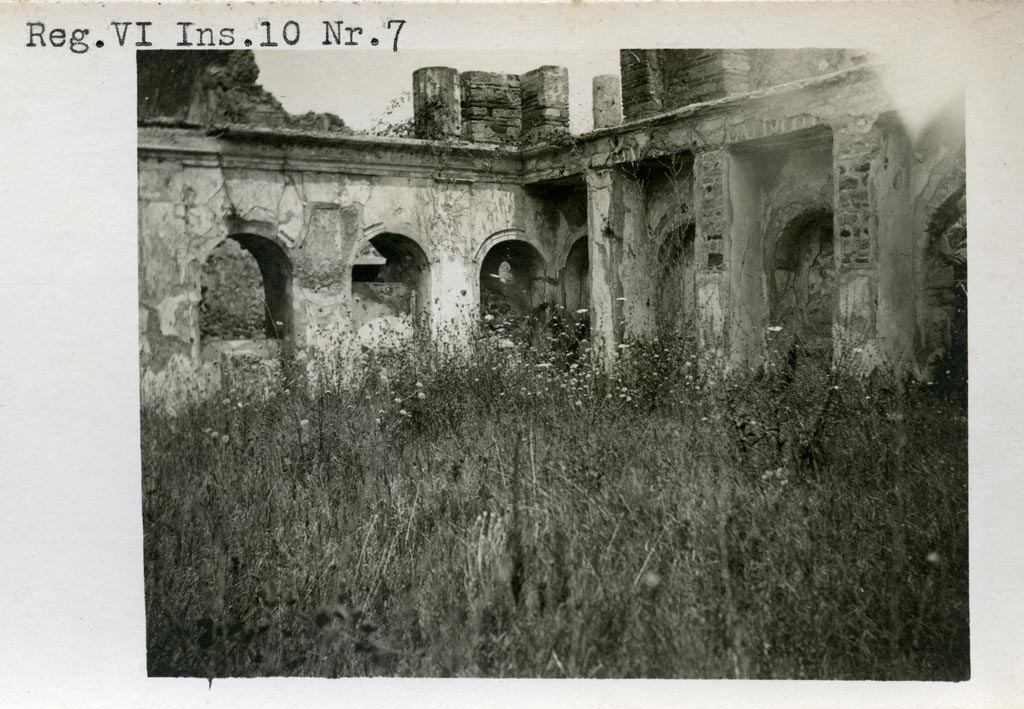 VI.10.7 Pompeii. Pre-1937-1939. Room 15, north-east corner of garden area.
Photo courtesy of American Academy in Rome, Photographic Archive. Warsher collection no. 398a.
