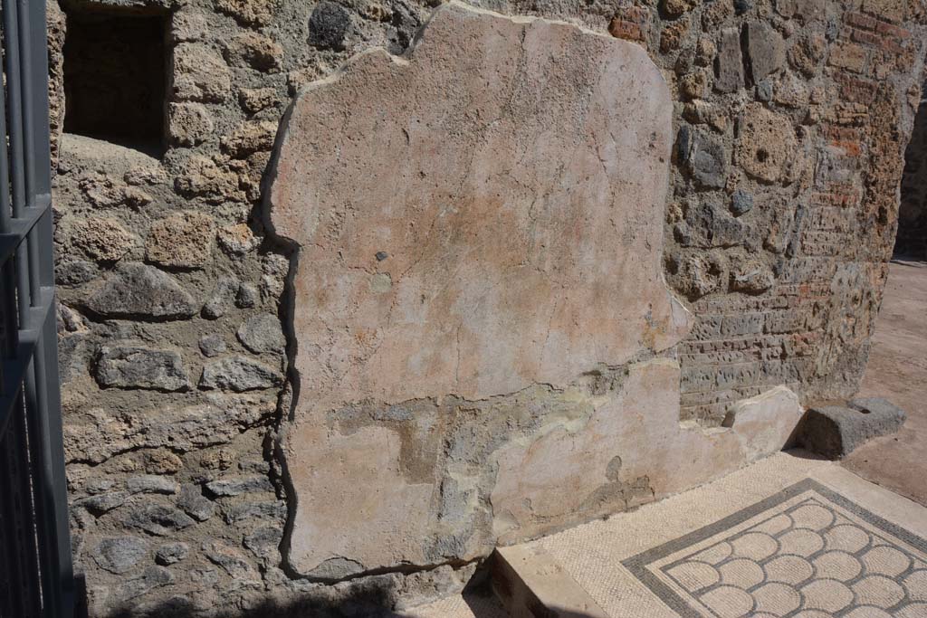 VI.10.7 Pompeii. July 2017. Room 1, remaining plaster on north wall of entrance vestibule/fauces.
Foto Annette Haug, ERC Grant 681269 DÉCOR.
