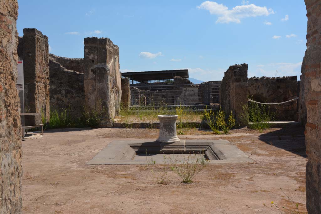 VI.10.7 Pompeii. September 2019. Looking east towards impluvium in atrium.
Foto Annette Haug, ERC Grant 681269 DÉCOR.
