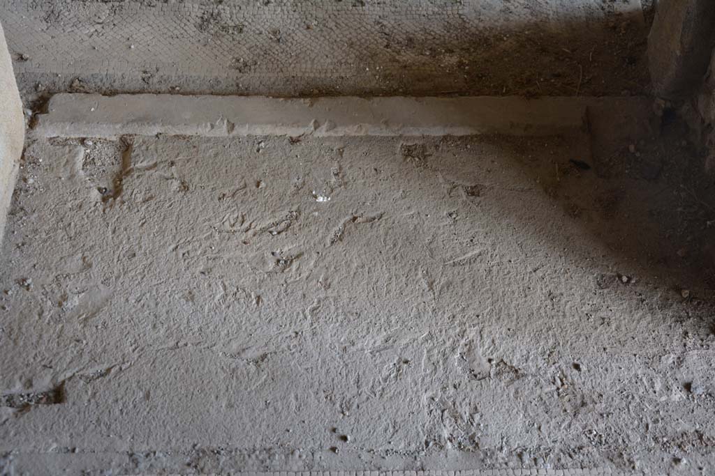 VI.11.10 Pompeii. October 2017. Room 43, doorway threshold in east wall leading into room 46. 
Foto Annette Haug, ERC Grant 681269 DÉCOR
