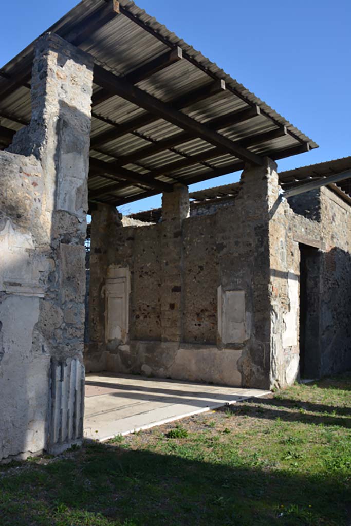 VI.11.10 Pompeii. October 2017. Room 33, looking north-east from atrium 27.
Foto Annette Haug, ERC Grant 681269 DÉCOR


