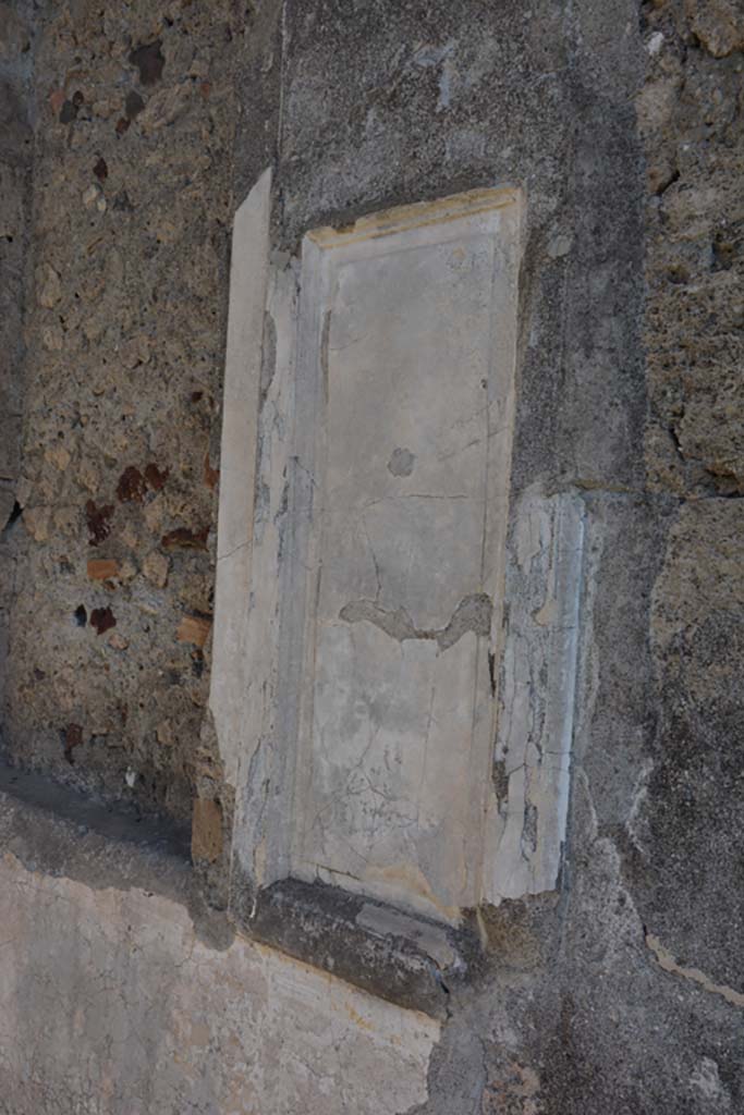 VI.11.10 Pompeii. October 2017. Room 33, detail from east wall of tablinum at south end.
Foto Annette Haug, ERC Grant 681269 DÉCOR
