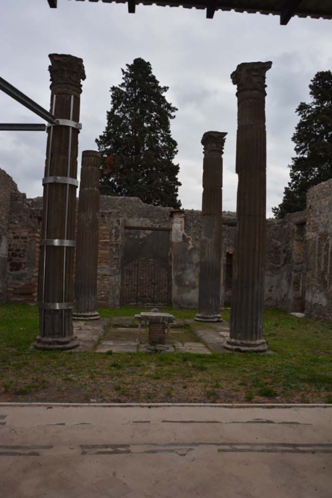 VI.11.10 Pompeii. October 2017. 
Tablinum 33, looking south towards impluvium in atrium 27.
Foto Annette Haug, ERC Grant 681269 DÉCOR

