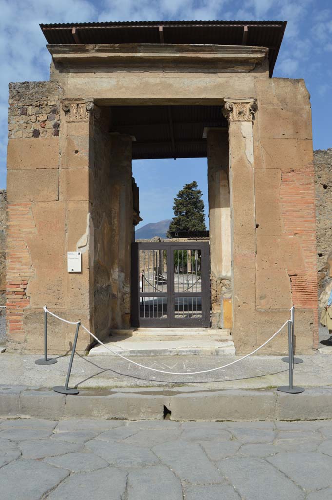 VI.12.2 Pompeii. March 2018. Entrance on Via della Fortuna.
Foto Taylor Lauritsen, ERC Grant 681269 DÉCOR.
