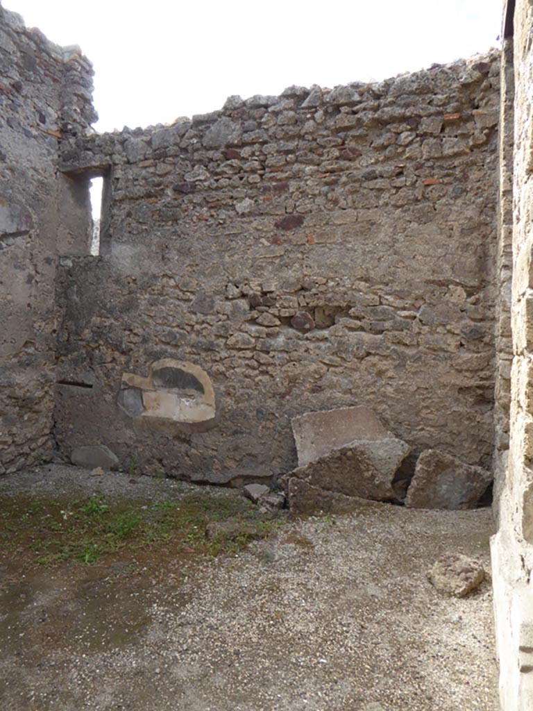 VI.12.2 Pompeii. September 2015. West wall of oecus.
Foto Annette Haug, ERC Grant 681269 DÉCOR.

