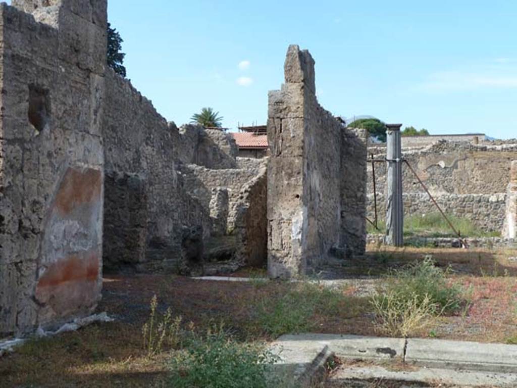 VI.13.6 Pompeii. September 2015. Looking north-west across atrium.