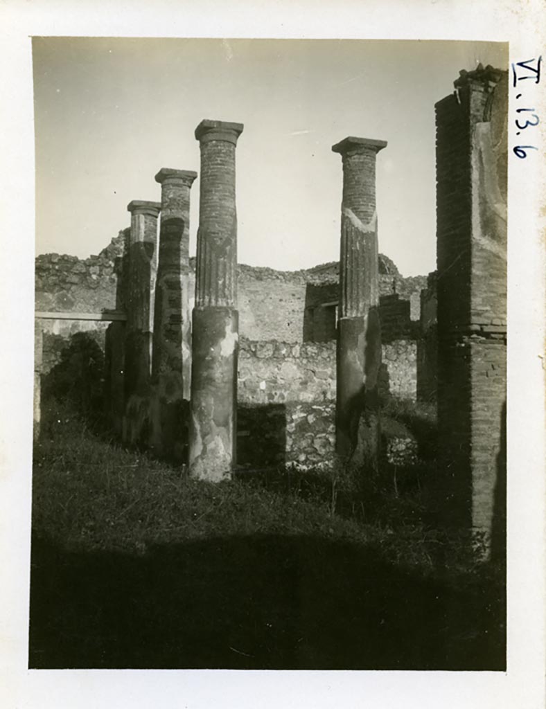 VI.13.6 Pompeii. Pre-1937-39. Looking towards north-east side of peristyle.
Photo courtesy of American Academy in Rome, Photographic Archive. Warsher collection no. 1425.
