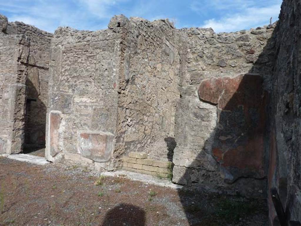 VI.13.6 Pompeii. September 2015. Doorways to rooms on east side of atrium.